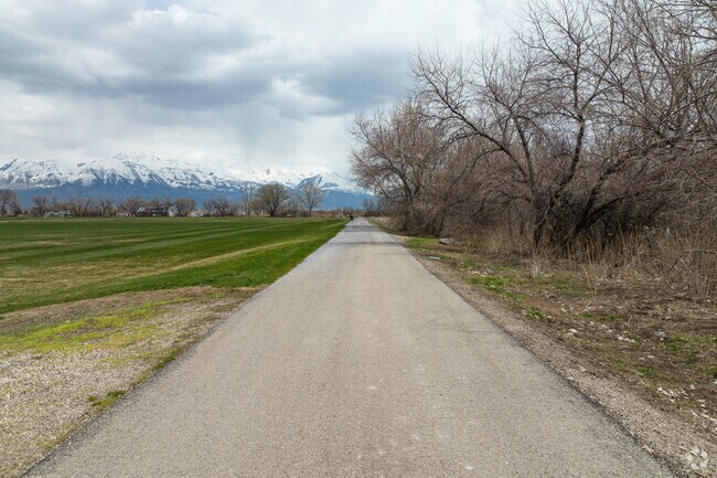 Taking a Hike Along the Loch Lomond Trail in Lehi.