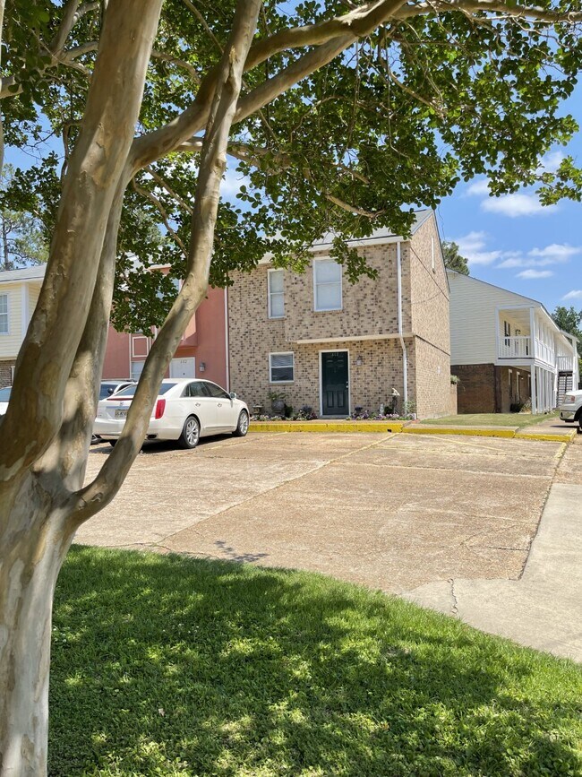 Camelot Apartments, Natchez, MS 39120 - photo 3