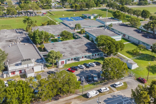 Redondo Elementary School in Homestead, FL has a student to teacher ratio of 13 to 1.
