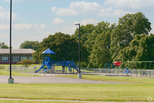 Floyd S. Winslow Elementary School has a student-teacher ratio of 12 to 1.