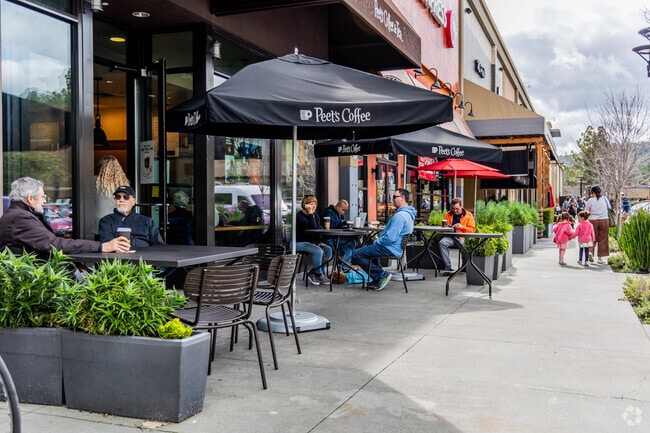 Santa Venetia has a wide variety of restaurants to choose from near the Northgate Mall.