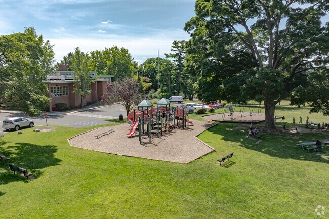 Dows Lane Elementary School is located at 6 Dows Lane in Irvington, NY.