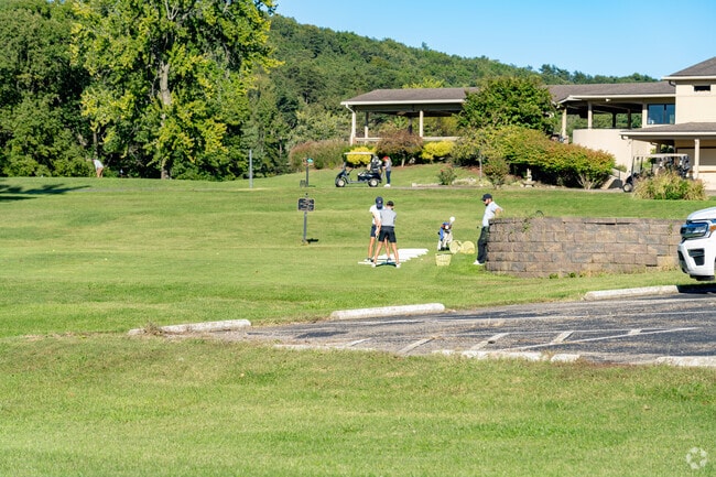 South Park Country Club is a private club in the area with an 18-hole golf course.