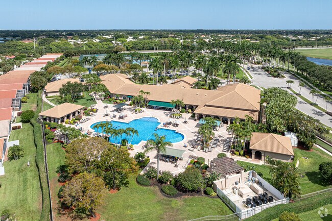 The expansive clubhouse is the ultimate entertainment hub for The Cascades residents.