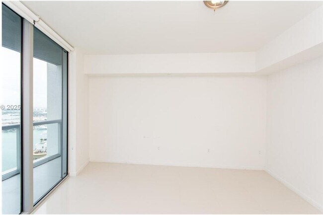 Icon Brickell Tower 2 unit 5008, Miami, FL 33131 - photo 2