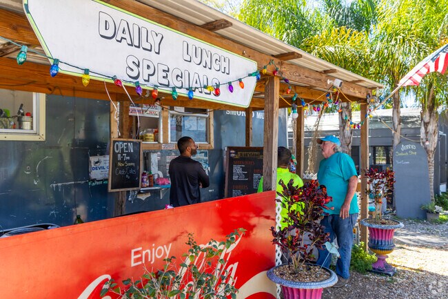 You'll find smiling faces and folks discussing the day at Seabreeze Devil Crabs in Thonotosassa.