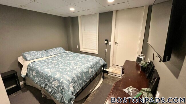 1890 Beacon St unit B, Brookline, MA 02445 - photo 7