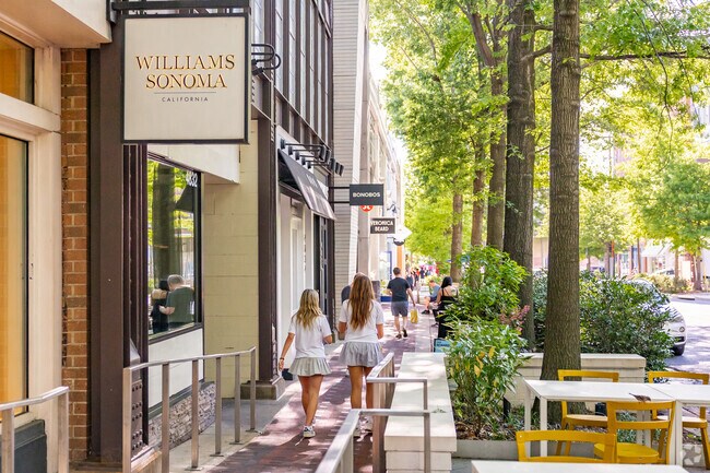 Bradmoor locals can find retailers like William & Sonoma or Lululemon along Bethesda Lane.