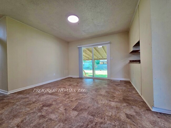 327 Larkwood Dr SW, Decatur, AL 35601 - photo 4