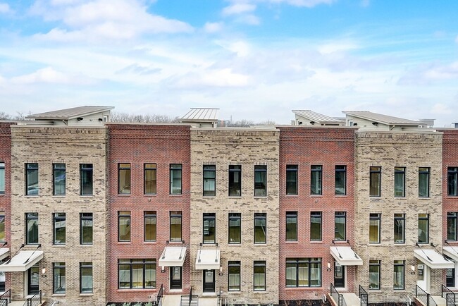 506 Riverfront Ln, Columbus, OH 43201 - photo 2