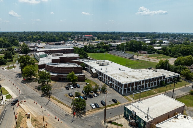 Booker T. Washington High School has a C rating on Niche.com.