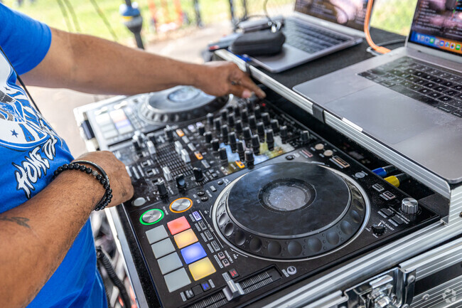 Local community events for Franklintown Road are always fire.