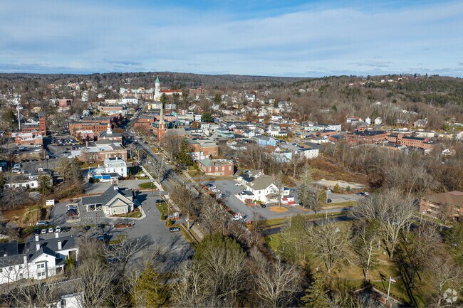 A westbound view of Downtown Southbridge.