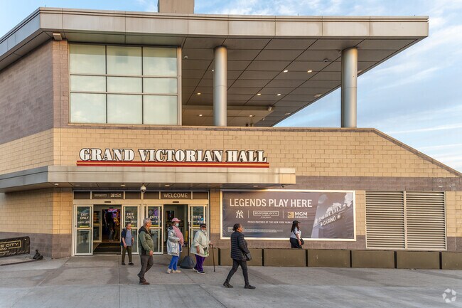 The Empire City Casino offers table games and horse races a few miles from Bryn Mawr Park.