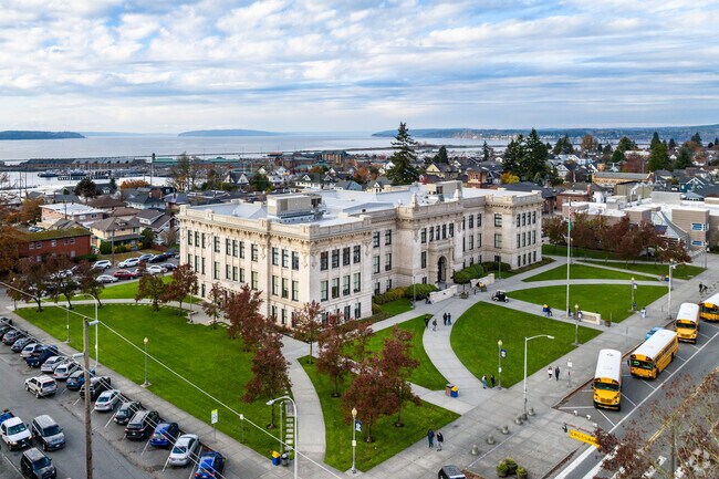 Everett High School is located within the Bayside neighborhood of Everett.