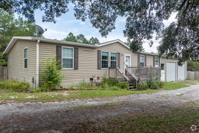 Manufactured homes are common in the community of Pine Lakes.