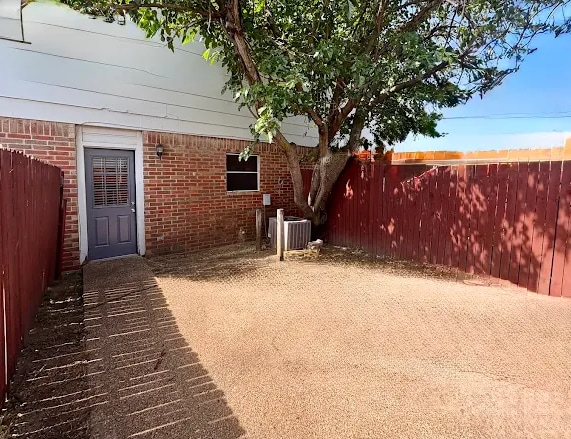 124 S Las Vegas Trail, White Settlement, TX 76108 - photo 4