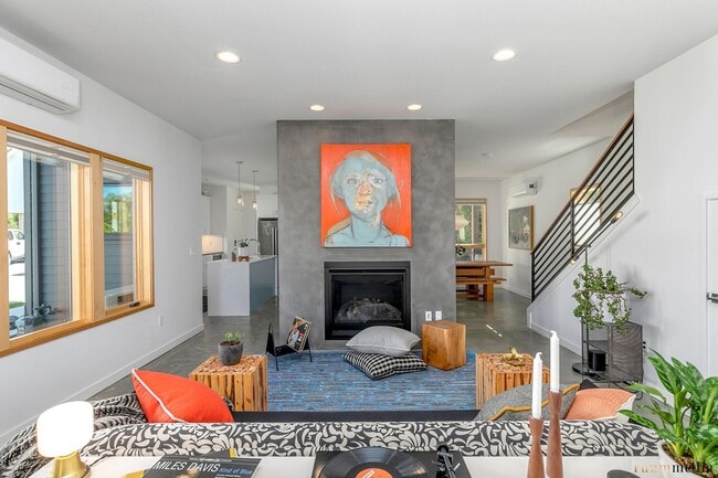 2038 NE Morgan St A, Portland, OR 97211 - photo 5