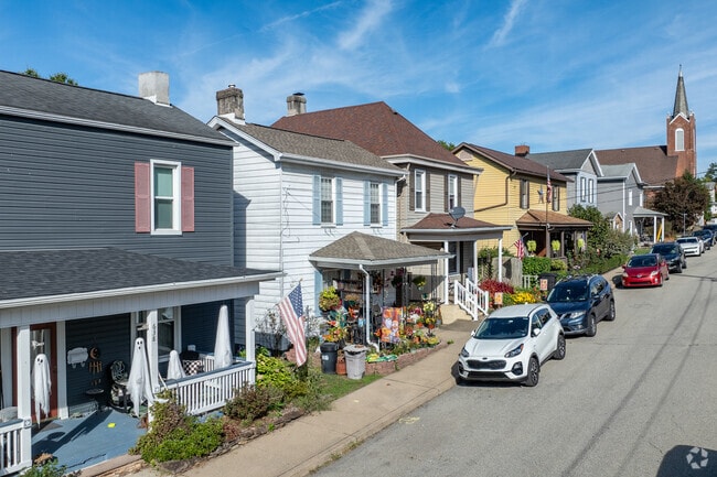Some residential areas of Irwin have sidewalks and small lots for housing.
