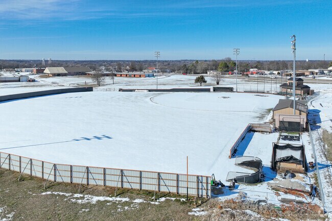 Coweta Intermediate High School students can also join the Coweta Baseball team.