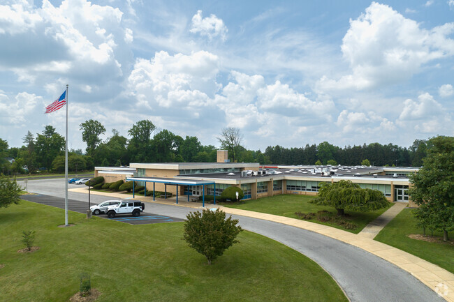 Thomas Fitzwater Elementary School students are 72% proficient at reading and 62% at math.