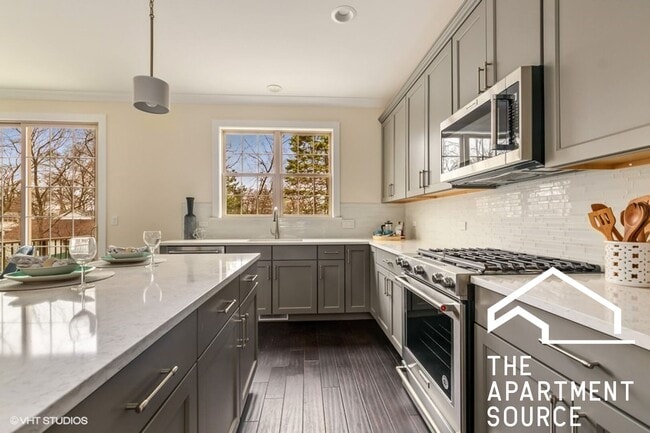 664 Elm St, Deerfield, IL 60015 - photo 3