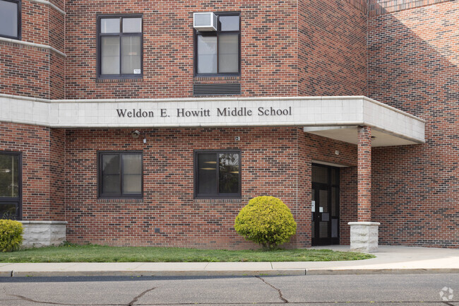 The Weldon E. Howitt Middle School is an above average public middle school in Farmingdale.