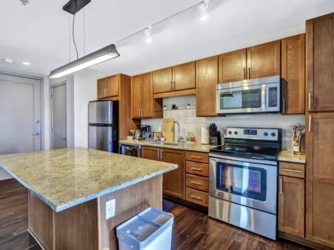 1555 Elm St unit ID1335754P, Dallas, TX 75201 - photo 3