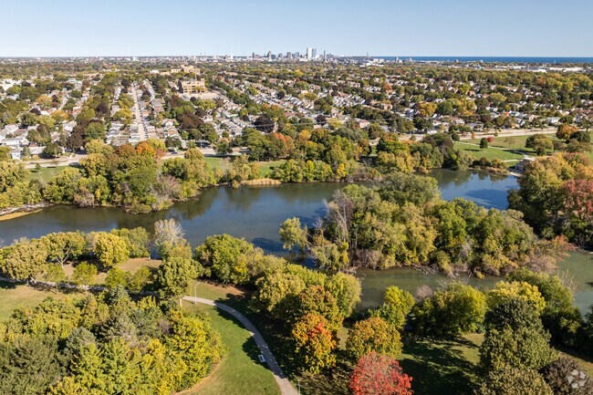 Wilson Park is a vast, beautiful green space near Castle Manor.