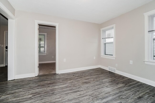 19431 Tyronne Ave, Cleveland, OH 44119 - photo 5