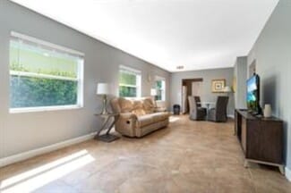 2607 NE 8th Ave, Wilton Manors, FL 33334