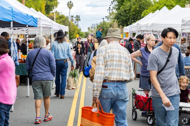 El Centro Street fills up every Thursday evening for the South Pasadena Farmers Market.