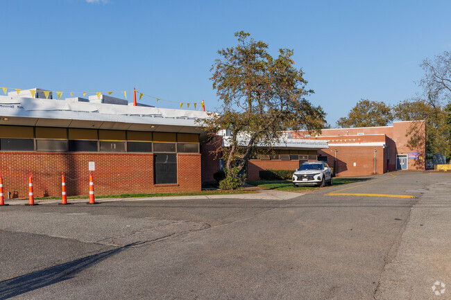 ABGS Middle School has a student-teacher ratio of 14 to 1.