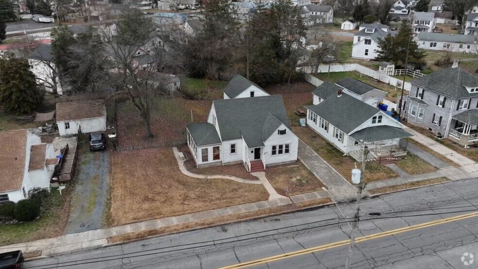 205 Delaware Ave, Harrington, DE 19952 - photo 2