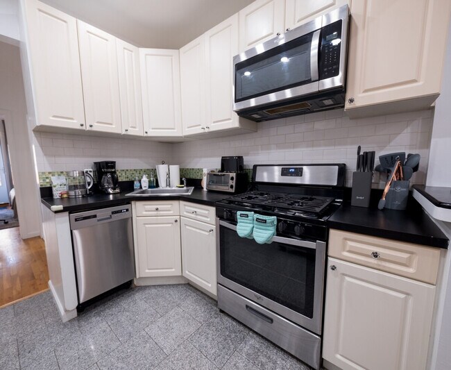 305 E 104th St unit ID1032006P, New York, NY 10029 - photo 4
