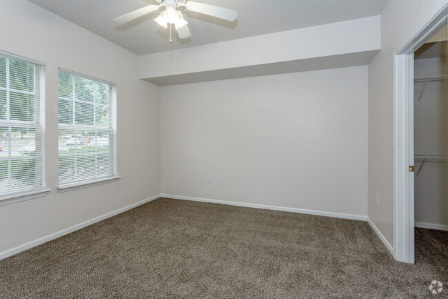 1BR, 1BA - 770 SF