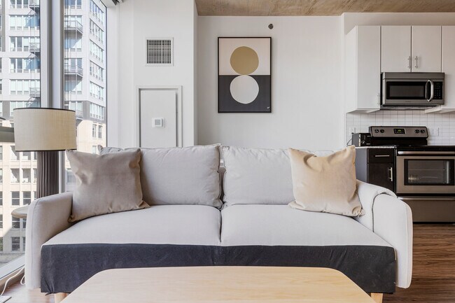 601 W Jackson Blvd unit FL6-ID1387, Chicago, IL 60661 - photo 2