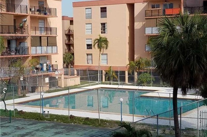 1990 W 56th St unit 1319, Hialeah, FL 33012 - photo 1