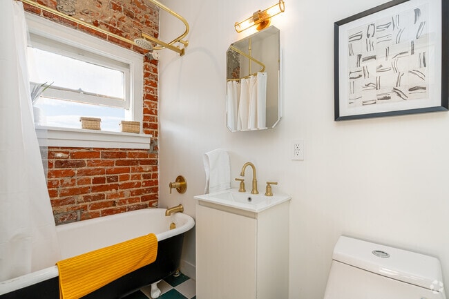 Studio - 311SF - Bathroom