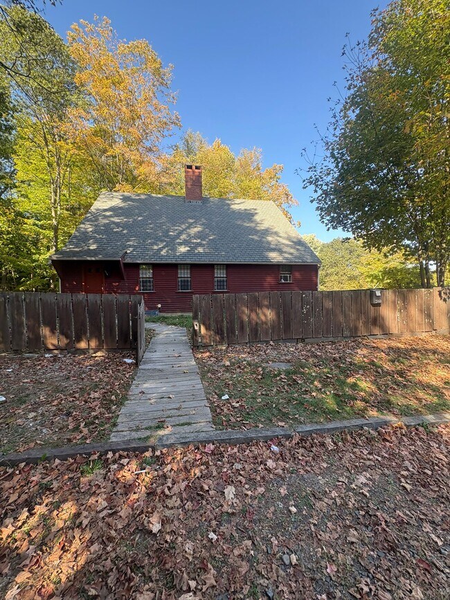 2860 Whitney Ave, Hamden, CT 06518