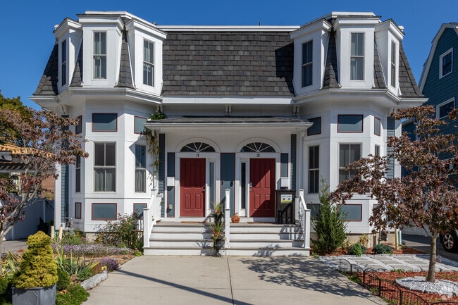 This two family home in  Dudley-Brunswick King maintains a perfectly manicured lawn.