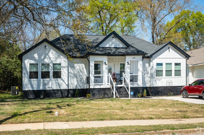 More modern homes can also be found in Clinton, SC.