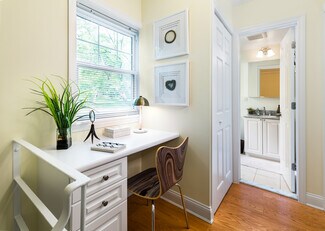 42 Thornton Rd, Chestnut Hill, MA 02467