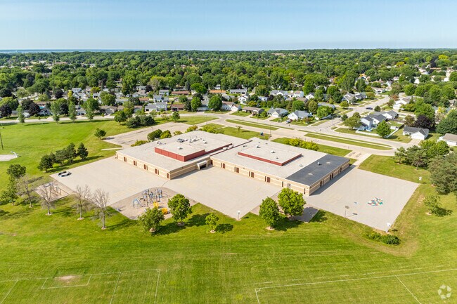 Wilder Elementary School in Green Bay, Wisconsin serves about 438 students.