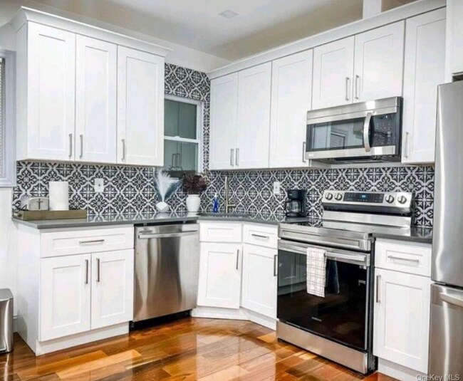 188-25 Keeseville Ave, Saint Albans, NY 11412 - photo 6