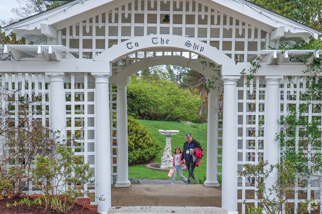 Take a leisurely stroll through the Victorian gardens surrounding the historic Wentworth by the Sea hotel on New Castle Island.