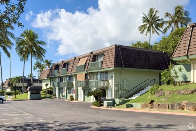 Townhomes and condos are common throughout Waimalu.