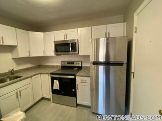 290 Grove St Unit 4, Newton, MA 02466