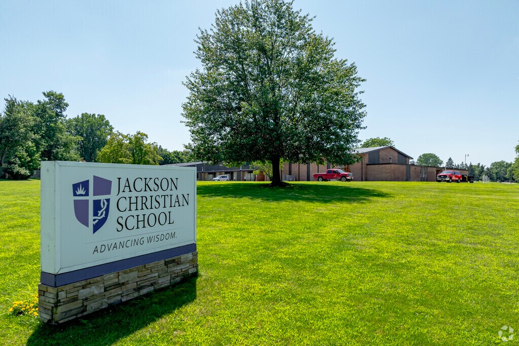 Students attending Jackson Christian Middle/High School have a 90% college attendance rate.