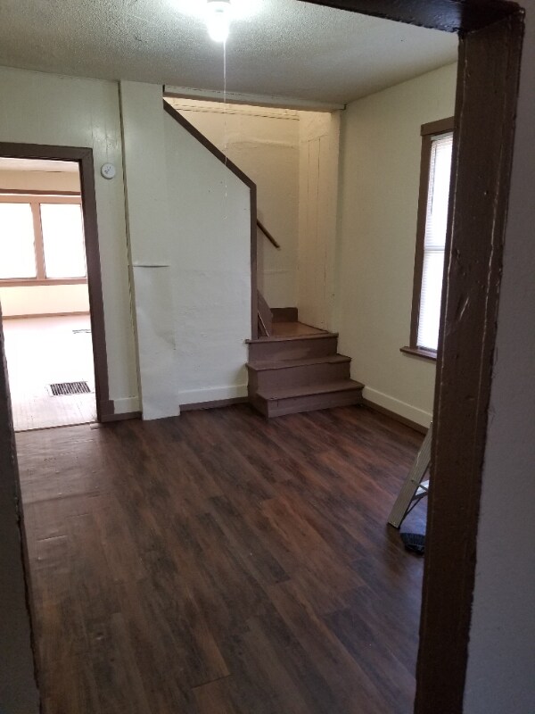 261 Bellview St, Benton Harbor, MI 49022 - photo 6